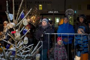 036 Pozdrav zimi in praznik luči Foto atelje Postojnatext